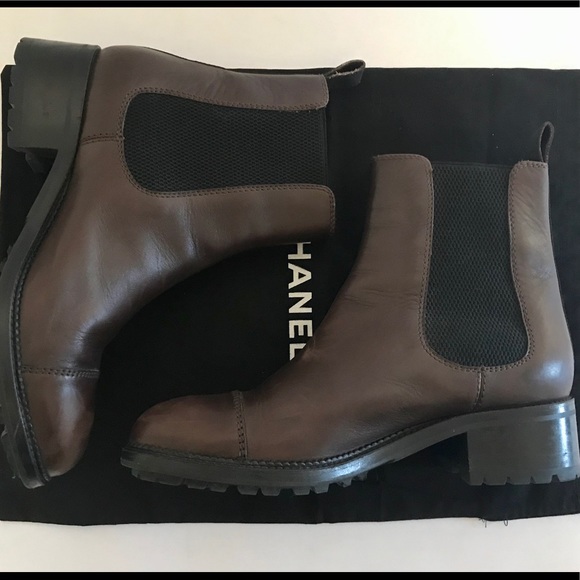 Chanel Brown & Black cap toe Chelsea boots. Sz 39 - Picture 8 of 8